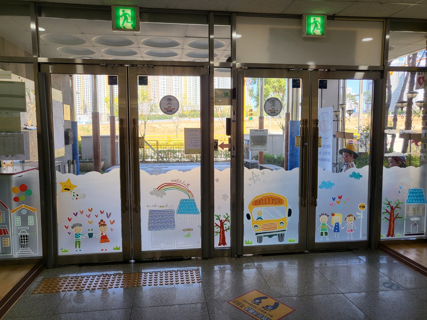 1층 현관 및 로비